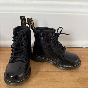 Dr. Martens TODDLER 1460 PATENT LEATHER LACE UP BOOTS (size 7 & 8)
